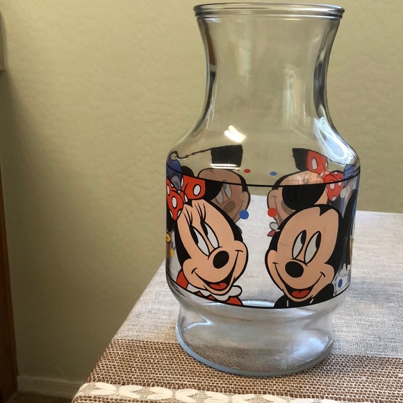 Other - HP 🎉Vintage Disney Mickey Mouse and friends glass pitcher/vase